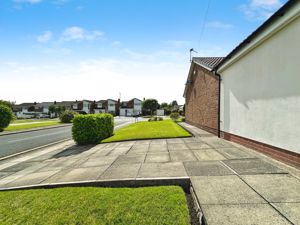 Side driveway - click for photo gallery